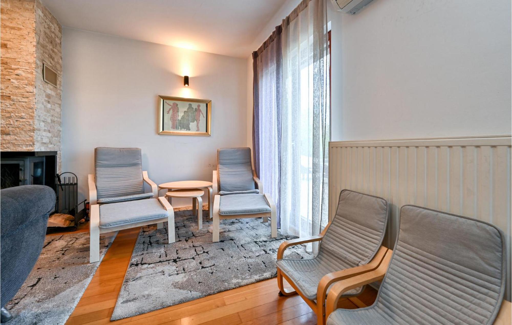 4 Bedroom Nice Home In Mala Rakovica エクステリア 写真