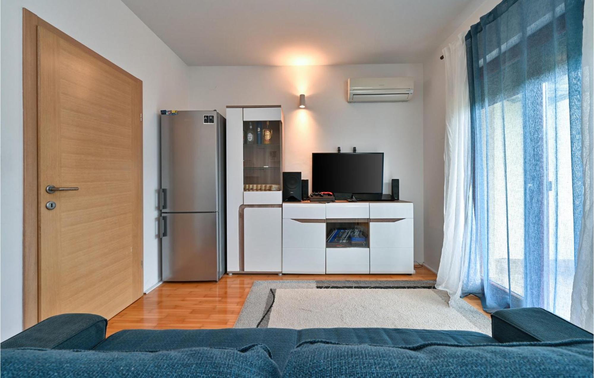 4 Bedroom Nice Home In Mala Rakovica エクステリア 写真