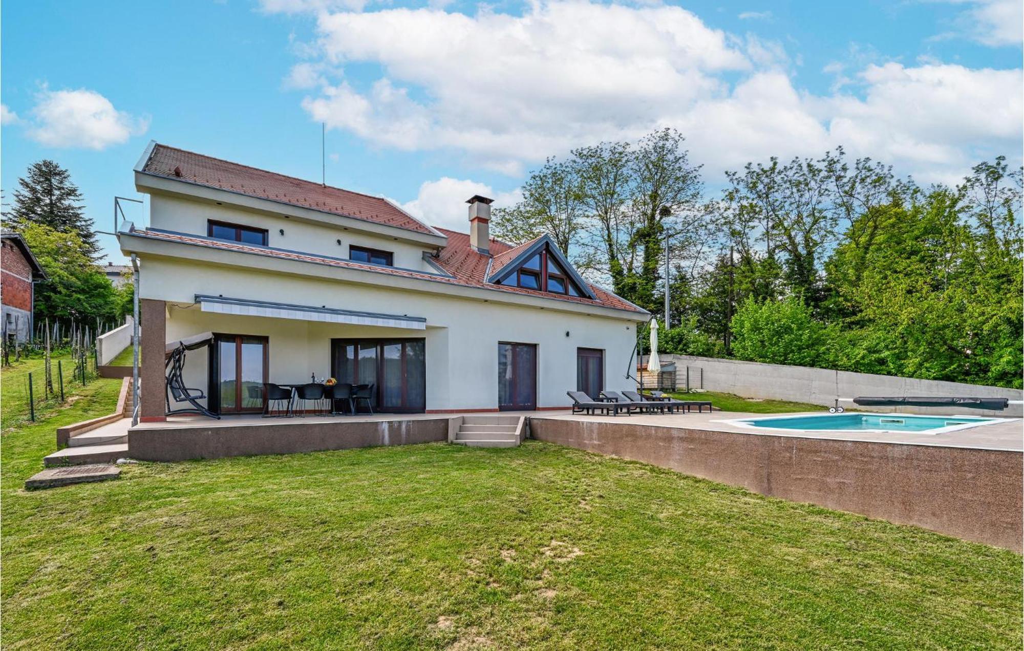 4 Bedroom Nice Home In Mala Rakovica エクステリア 写真